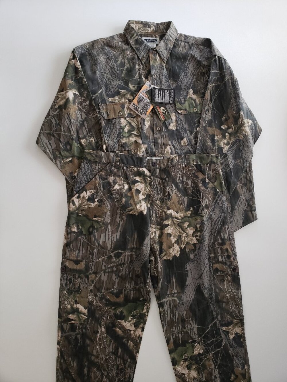 Jerzees Mossy Oak Break Up Camo 2XL Button Down Shirt and XL Cargo Pants Set